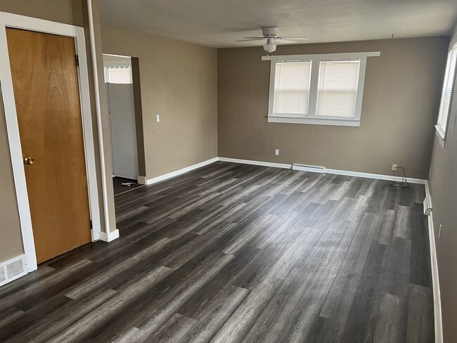 Building Photo - 921 E 8th Ave