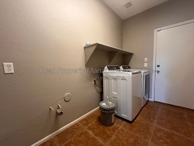 Building Photo - 16115 W Durango St