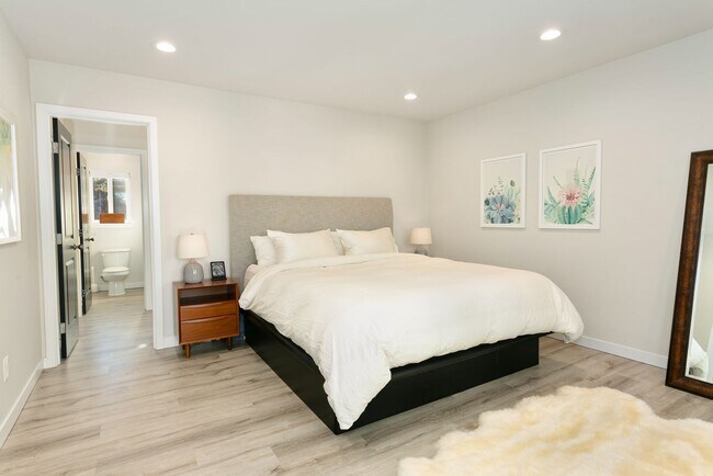 Building Photo - Gorgeous House in a Family-Friendly neighb...