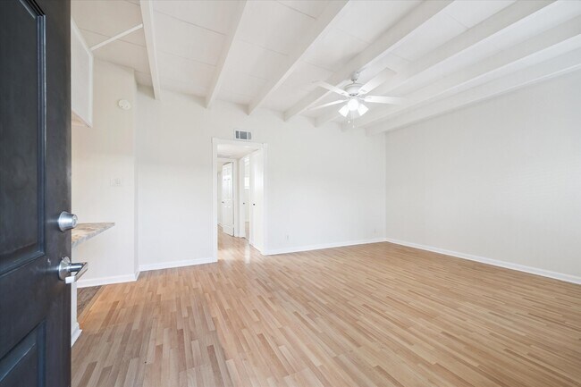 Building Photo - 216 Marshall St