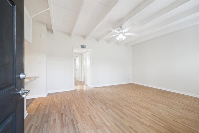 Primary Photo - 216 Marshall St