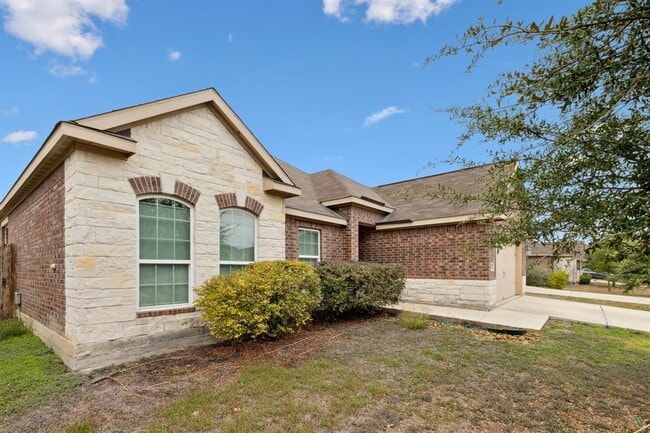 Building Photo - 1204 Twin Estates Dr