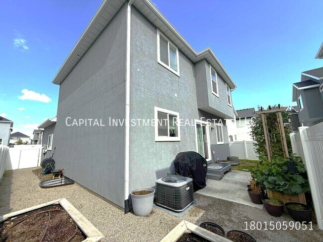 Building Photo - 4710 Breezy Patch Rd