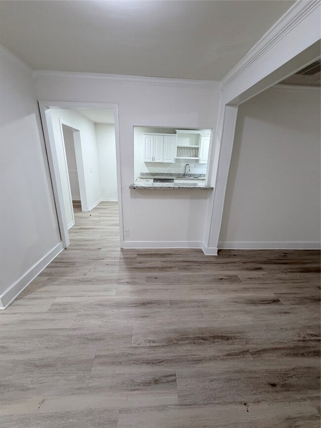 Building Photo - 5451 Oriole St