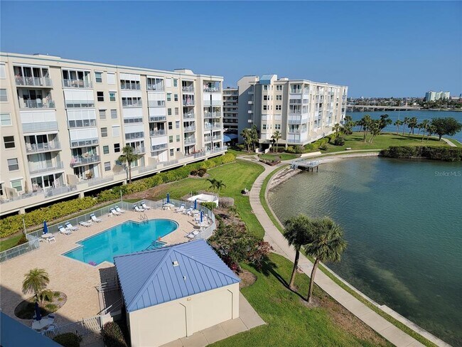 Building Photo - 7912 Sailboat Key Blvd S