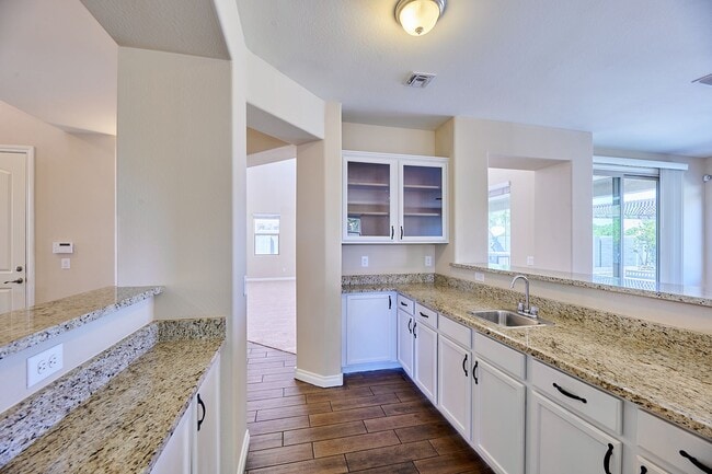 Building Photo - Lynx