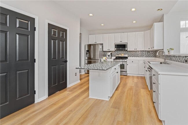 Building Photo - 636 Yardley Ct