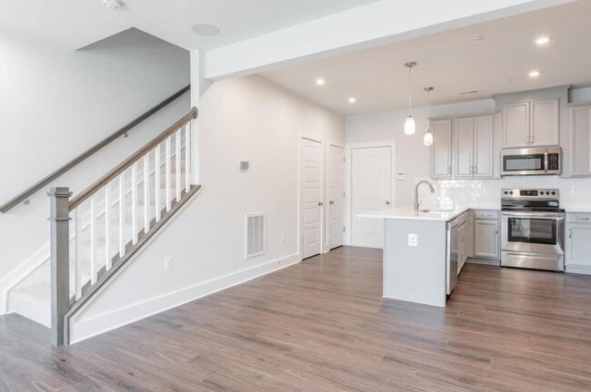 Building Photo - 2618 Lassen Dr