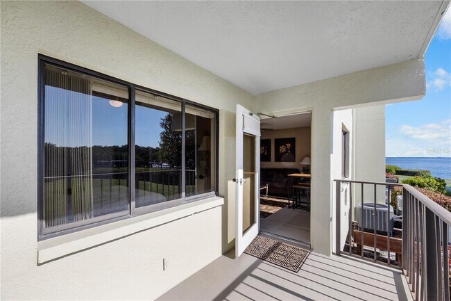 Building Photo - 1515 Pinellas Bayway S