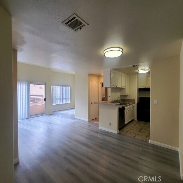 Building Photo - 5060 Kester Ave