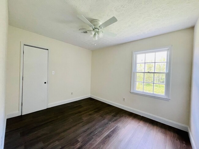 Building Photo - Updated and adorable rancher home in Old C...