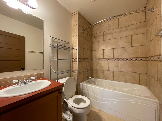 Building Photo - Close to GU Campus