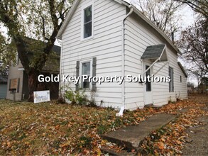 Building Photo - All Electric 2 BR 1 BA House with Main-Level Laundry Hookups (NO SECTION 8)