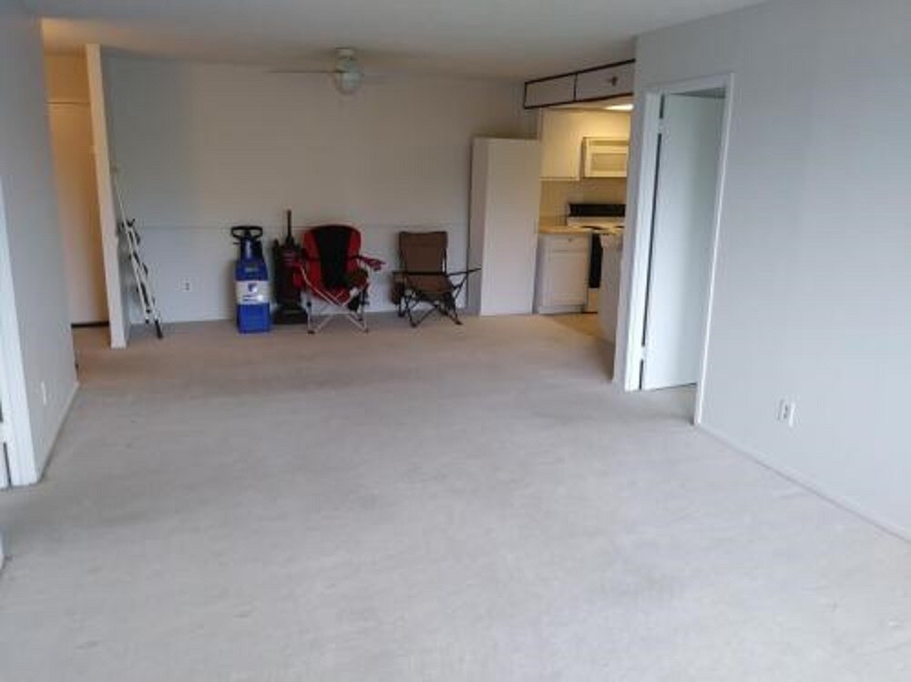 Building Photo - 5911 Edsall Rd., APT #705