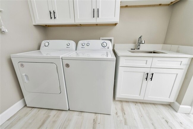 Building Photo - 1011 Johnston Rd SE