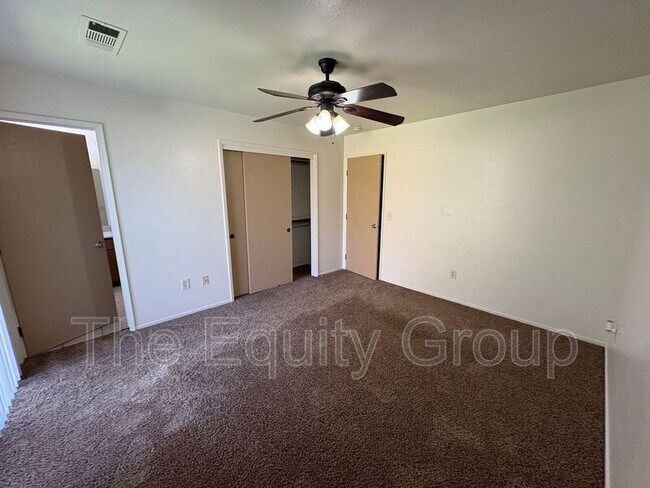Building Photo - 2210 W Buena Vista Ave