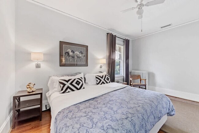 Building Photo - 536 Hawthorne Ln