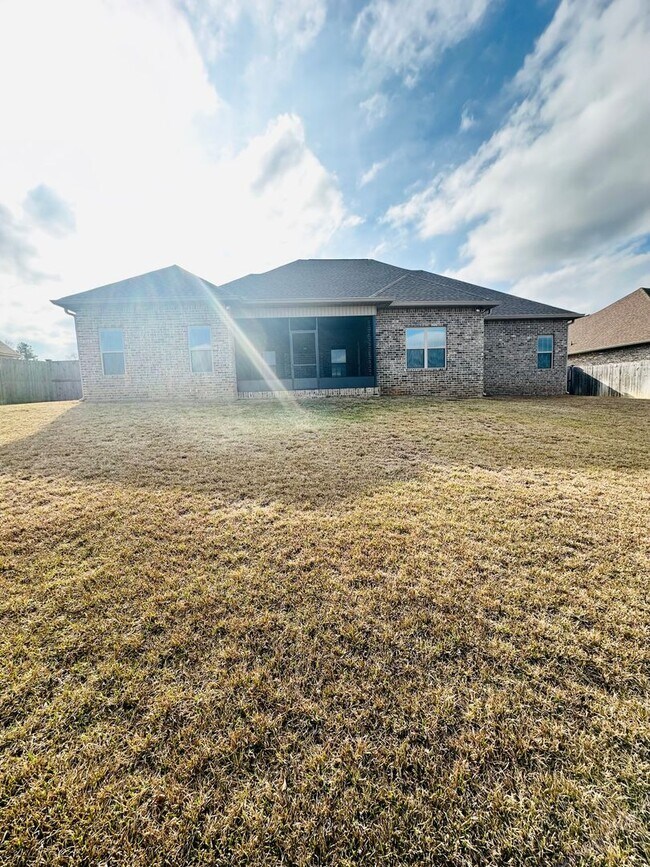 Building Photo - Luxury Living in Live Oak Preserve