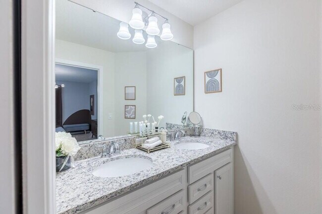 Building Photo - 7215 Oakmoss Loop