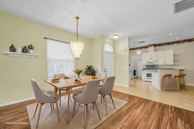 Building Photo - Beautifully Updated Villa