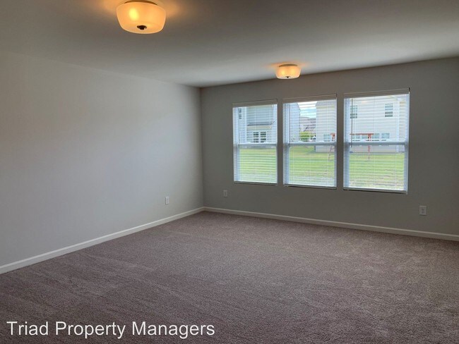 Building Photo - 3 br, 2.5 bath House - 106 Aden Place
