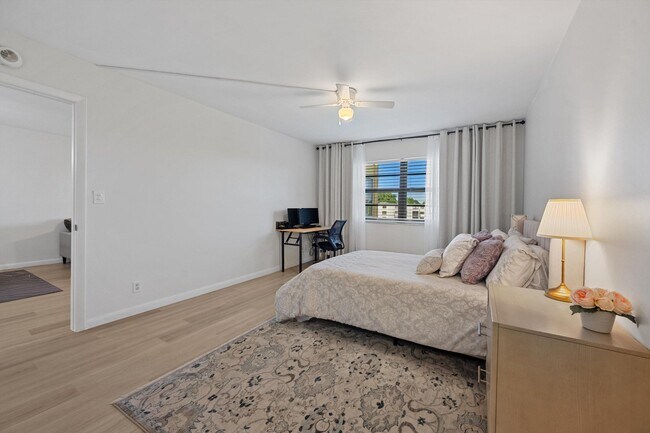 Building Photo - 9273 SW 8th St