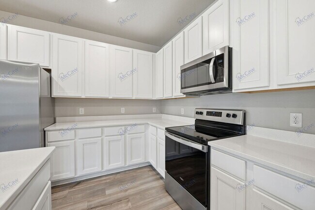 Building Photo - 8005 Gangway Dr