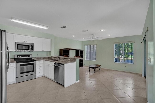 Building Photo - 1726 SW 110th Terrace