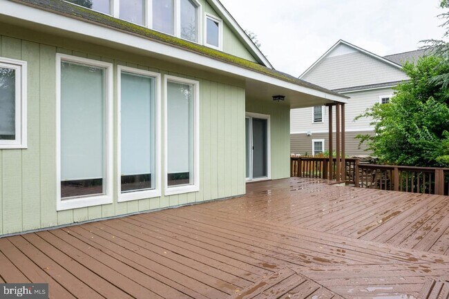 Building Photo - 2031 Hillside Dr