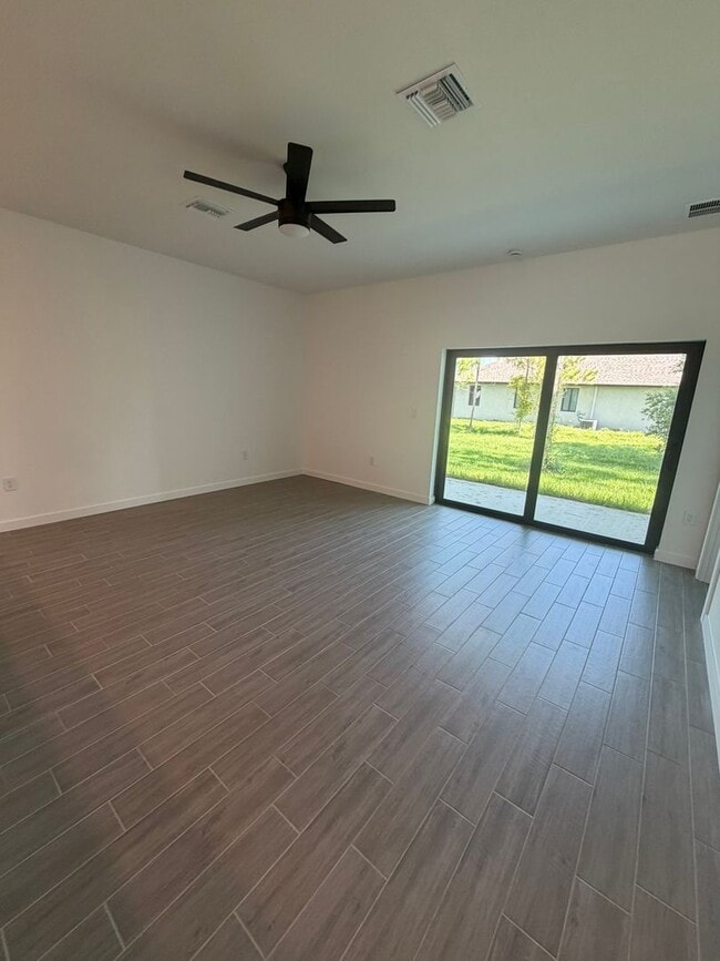 Building Photo - 1504 Gary Ln