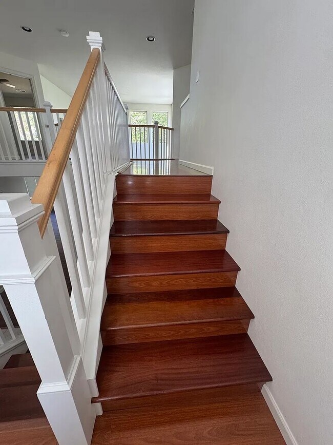 Building Photo - Hillsboro Living at Its Best 3bed/ 2.5 Bat...