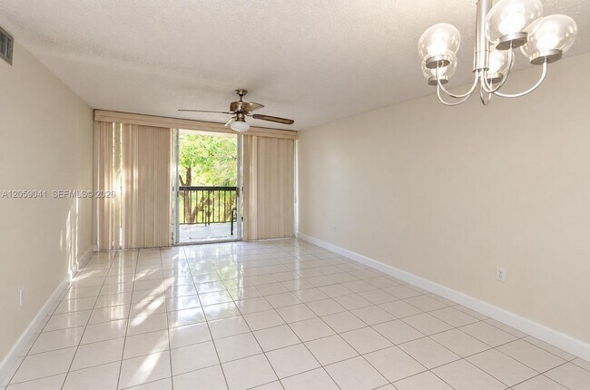 Building Photo - 10425 SW 112th Ave