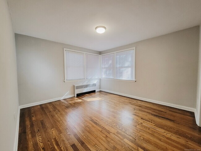 Building Photo - 90 Cedar Ln