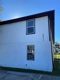 Building Photo - 2511 W Prairie St