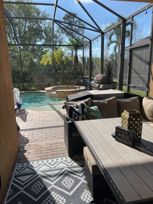 Building Photo - 12214 Country Day Cir