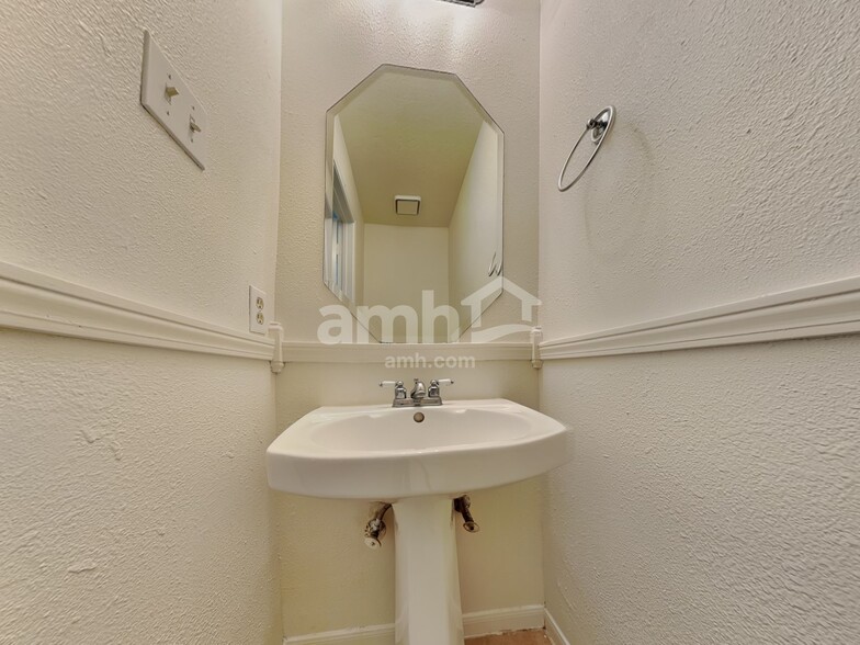 Building Photo - 10611 Alderford Ct