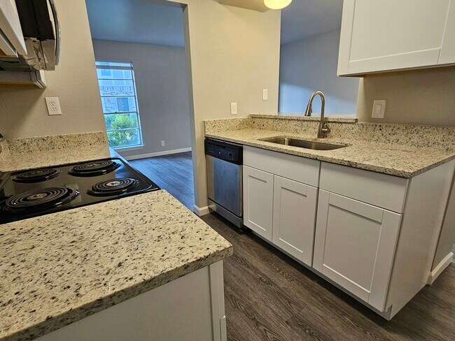 Building Photo - 2811 Woodbury Dr