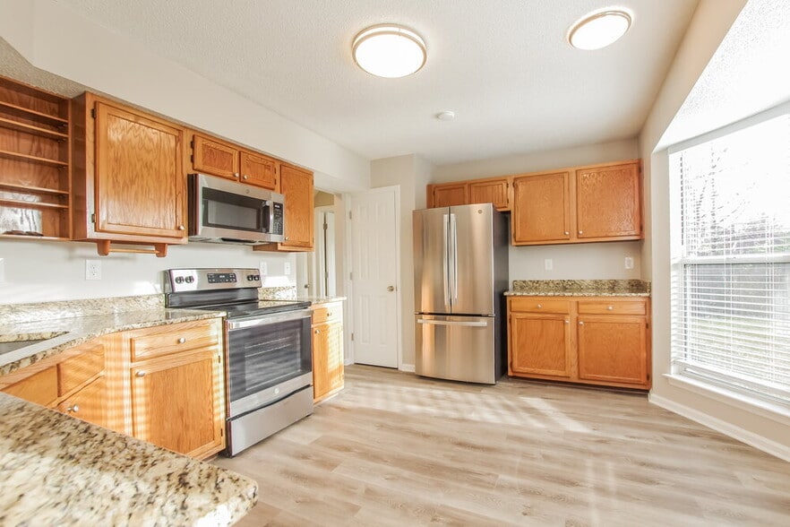 Building Photo - 3000 Parkland Dr