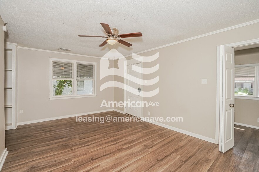 Building Photo - 209 Meadowdale Dr