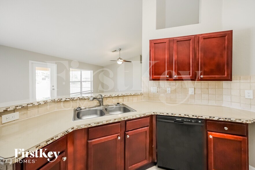 Building Photo - 414 Willowbrook Dr