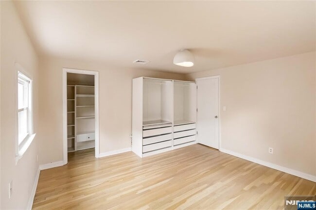 Building Photo - 31 Sherman Ave