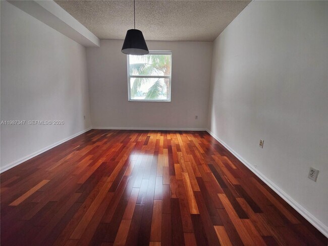 Building Photo - 17100 N Bay Rd