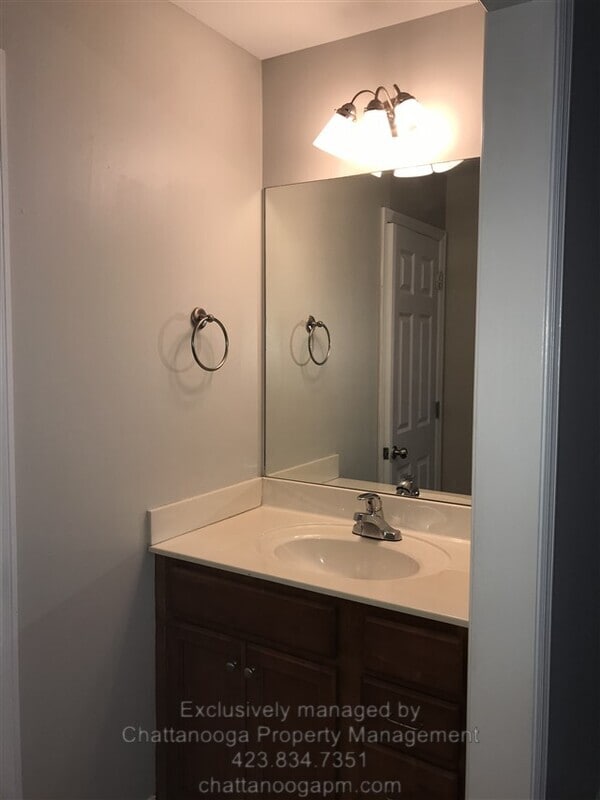 Building Photo - 2704 Stone Trace Dr