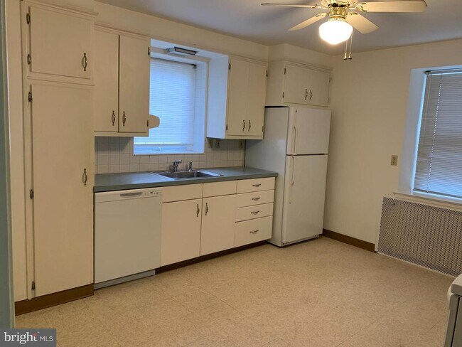 Building Photo - 501 E Philadelphia Ave