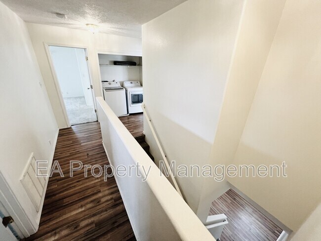 Building Photo - 7008 Angela Dr NE