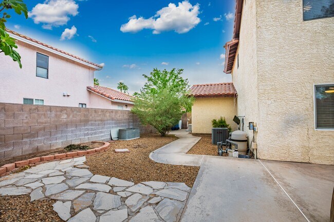 Building Photo - 9001 Feather River Ct