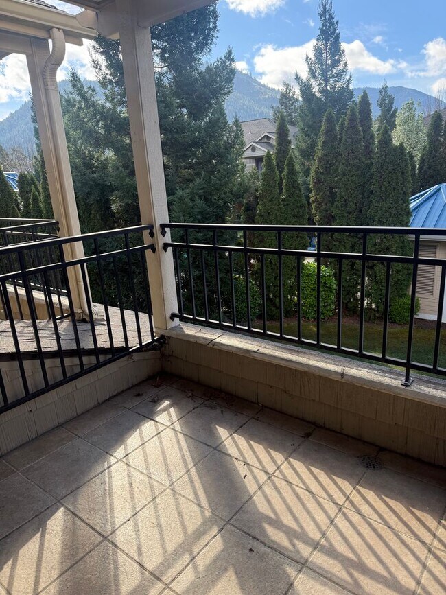 Building Photo - 2BED 2.5 BATH - TOWNHOME IN A QUIET NEIGHBORHOOD