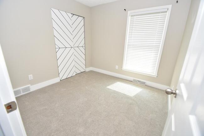 Building Photo - 3805 Wedgewood Ct