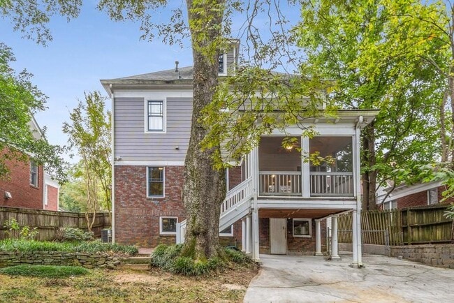 Building Photo - 656 Yorkshire Rd NE