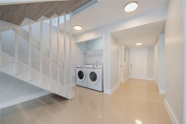 Building Photo - 7424 SW 106th Pl